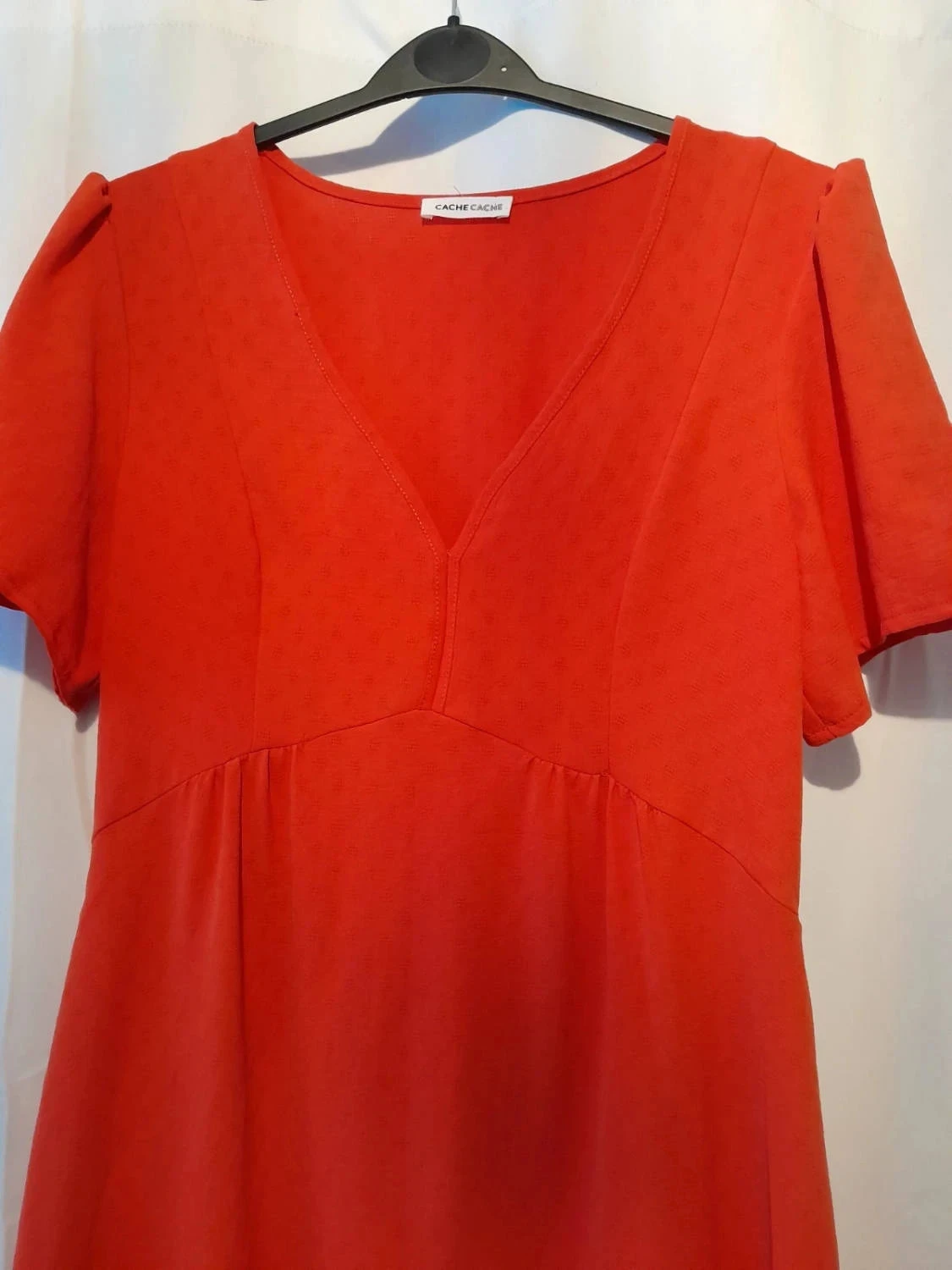 Vrouwelijke en vloeiende zomerjurk, felrode kleur, maat 38 – photo 3